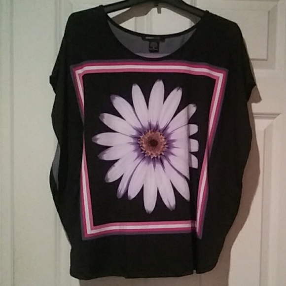 Robert Louis Tops - Beautiful Blouse Robert Louis Tops - Beautiful Blouse